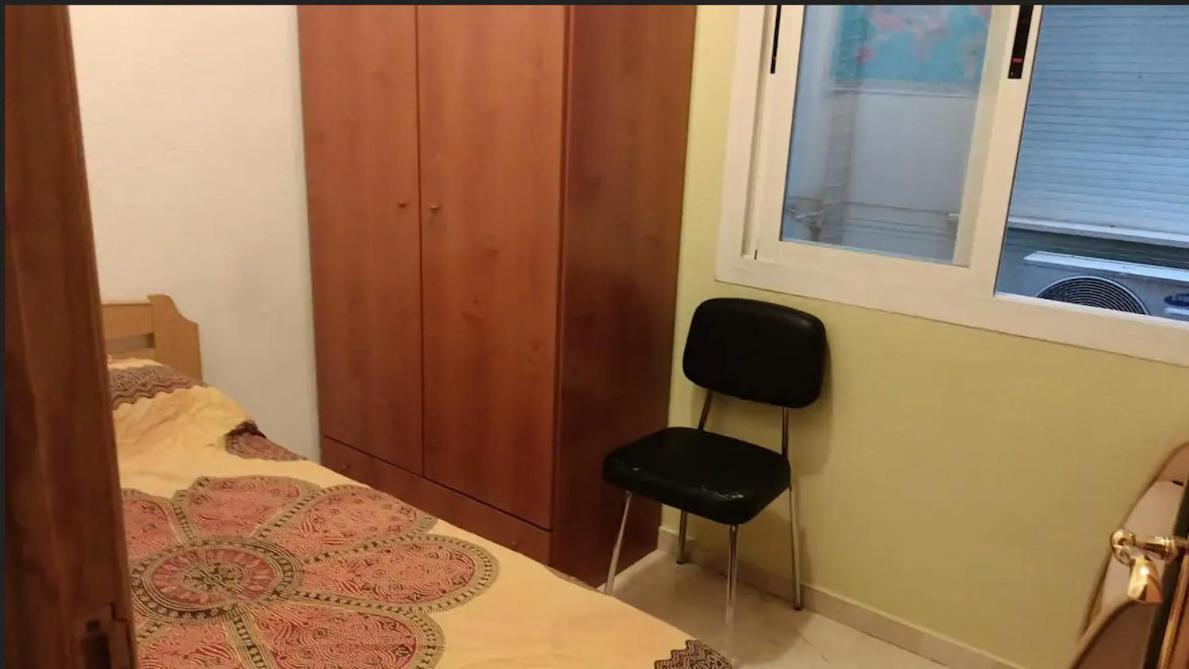 Economic Private Room In Center Of Granada Buitenkant foto
